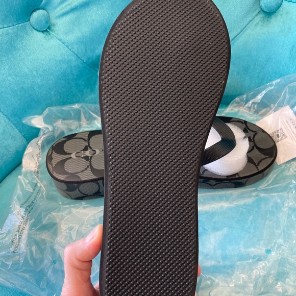 Coach flip flop sandals - Picture 3 of 4